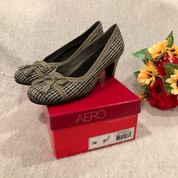 NWOT - Plaid Houndstooth Tweed Heeled Pumps with Gray Patent Trim & Tassel - Picture 15 of 16